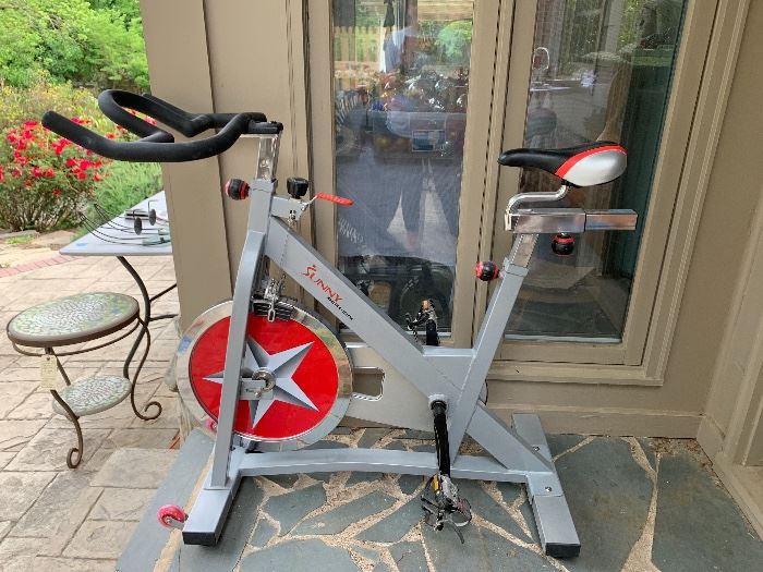 Sunny Health & Fitness cycle and bike trainer. 