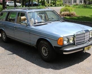 1985 Mercedes-Benz 300TD Turbo; 224K mi, moonroof+heated seats. Runs and drives.