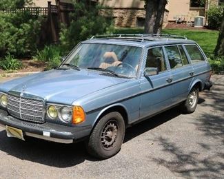1985 Mercedes-Benz 300TD Turbo; 224K mi, moonroof+heated seats. Runs and drives.