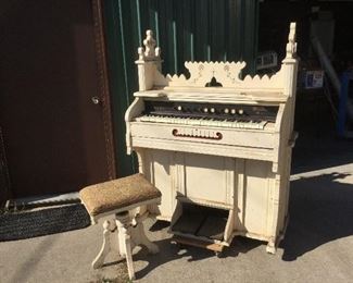 Antique Montgomery Ward reed pump organ. Needs to be rebuilt.