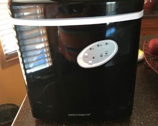 Portable ice maker