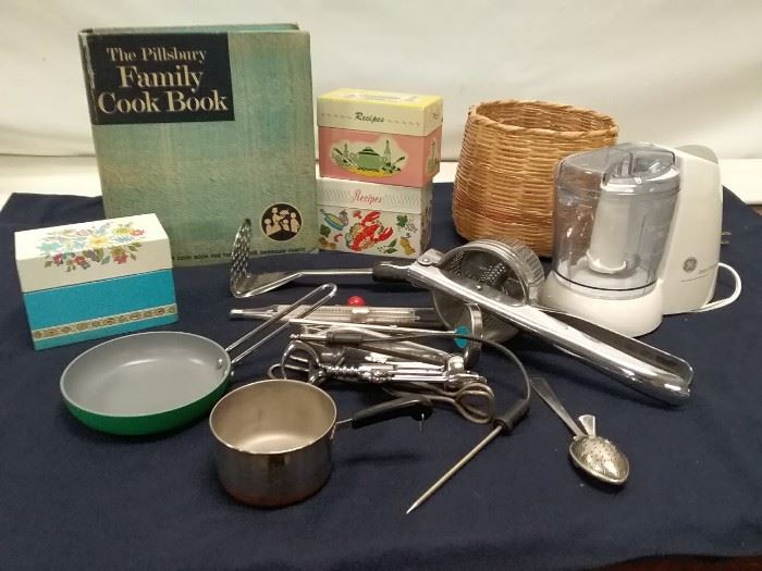 Cookbook and Recipe Boxes https://ctbids.com/#!/description/share/143745