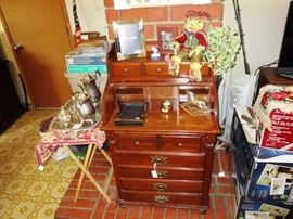 Lovely drop leaf desk