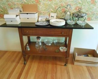 Drop leaf buffet with one drawer on rollers