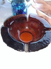 Vintage art glass ash tray