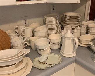Pfaltzgraff Heritage.  Good condition and lots of pieces.