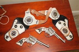 VINTAGE WESTERN CAP GUN SET WITH HOLSTER 