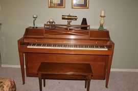 BALDWIN SPINET - IN VERY GOOD SHAPE - 