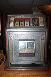 VINTAGE SLOT MACHINE 