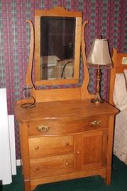 VINTAGE DRESSER W/MIRROR
