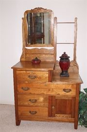 VINTAGE DRESS - WASH STAND 