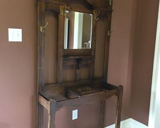 Nice mint condition hall tree with beveled mirror