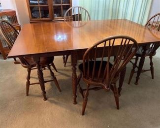 Drexel Heritage Dining Table and Chairs