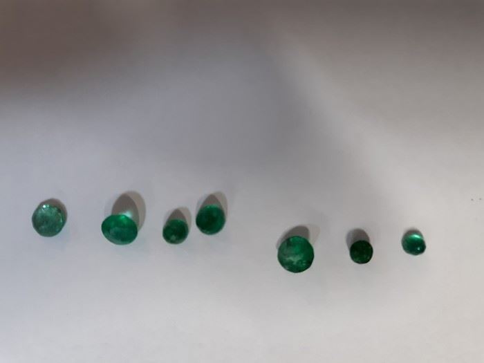 7 Emeralds 45 mm round