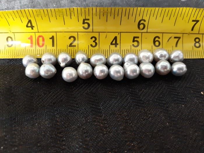 20 Larger bluegrey pearls