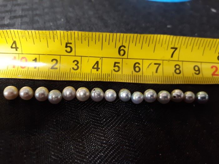 Fifteen various pearls