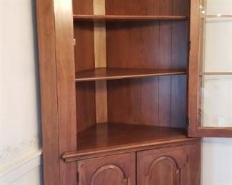 Corner Hutch