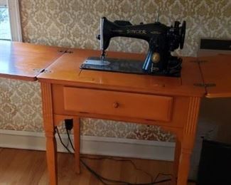 Singer Sewing Machine w/Cabinet