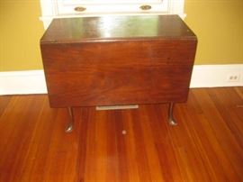 QUEEN ANNE DROP LEAF