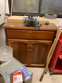 #157 Kitchen cabinet w/laminate top & 1 drawer  32x21x34  $ 75.00