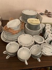 #171	china	noritake Glencoe 74 pc China 	 $150.00 
