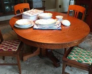 Craftsman dining table and 4 chairs