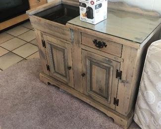 DRY SINK- MATCHES LARGER PIECE SHOWN IN PRIOR PHOTO. LINED IN COPPER- GREAT BAR PIECE