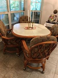 Kitchen table/4 chairs/1 leaf