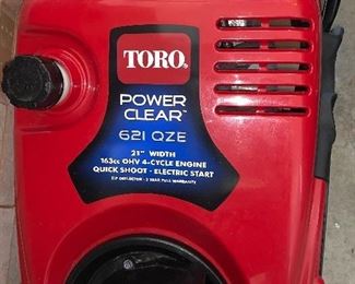 Like New - Toro Power Clear 621 QZE  21" width 163cc OHV 4-cycle engine quick shoot - Electric start