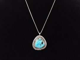 .925 Sterling Silver Southwest Turquoise Cabochon Pendant Necklace