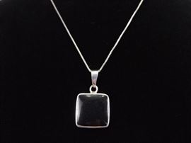 .925 Sterling Silver Inlayed Black Onyx Cabochon Pendant Necklace