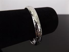 .925 Sterling Silver Hinged Etched Bangle Bracelet