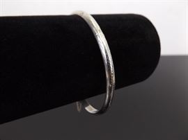 .925 Sterling Silver Hinged Etched Bangle Bracelet