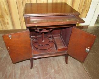 Mahogany Liquor Cabinet w/Slide Out Serving Tray