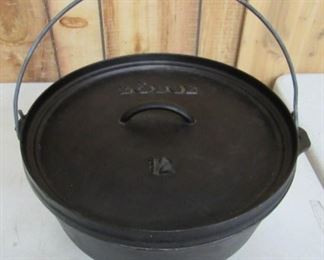 Lodge #12 Cast Iron Camping Dutch Oven