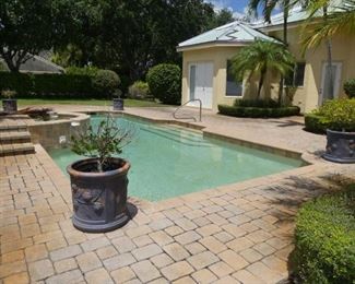 Terracotta Planters (4) & Patio Paver Bricks