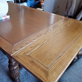 Dining table, pull-out leaves