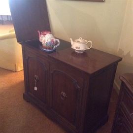 Henredon Server/bar.