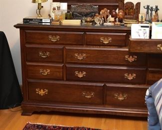 Traditional Lowboy Chest of Drawers / Dresser