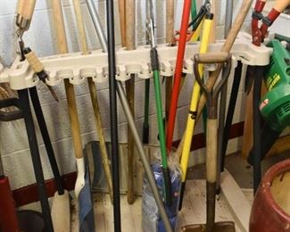 Garden Tools & Brooms