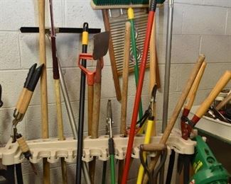 Garden Tools & Brooms