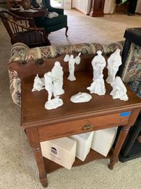 porcelain nativity set, side table "The First Noel" by Boehm