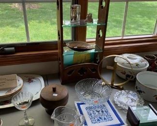 glassware, what not shelf