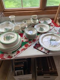 Christmas dinner dishes:  8  4-pc. place settings Spode "Christmas Tree"