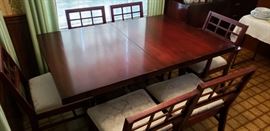 Mid-Century Modern with 6 chairs and a leaf