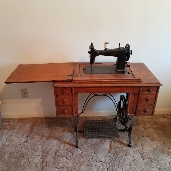 Antique Singer Treadle Sewing Machine Serial No. 183275
