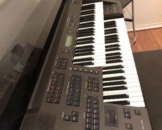 Another view of the Yahama organ