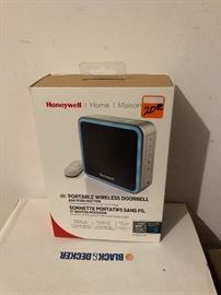 Portable doorbell -- new in box