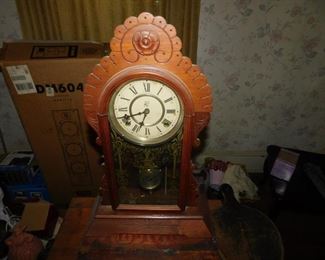 Nice Old Mantle Clock(Key Present)