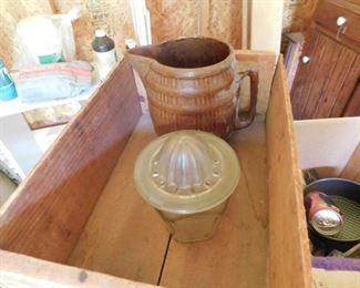 Stoneware Pitcher/Glass Juicer 